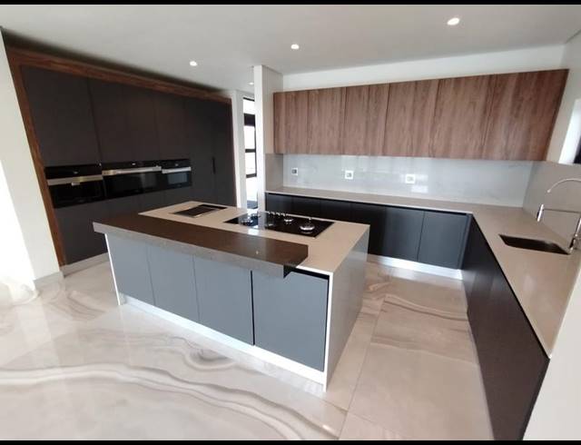 6 BEDROOM HOUSE FOR SALE IN IZINGA PARK